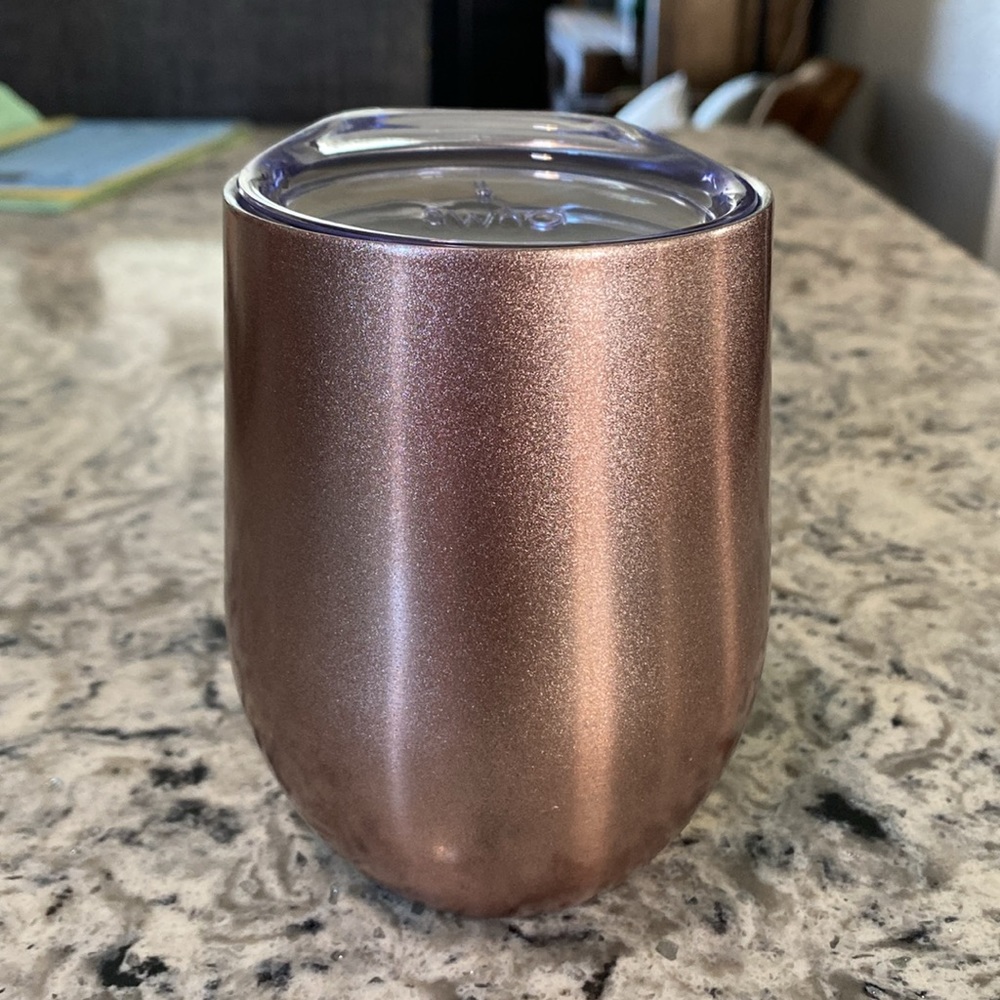 Swig wine cup